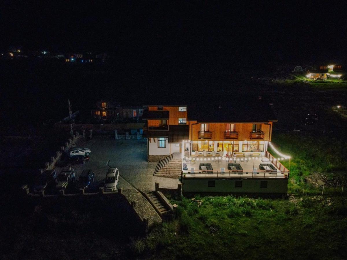 Alpenhaus Kazbegi Hotel & Restaurant Dış mekan fotoğraf