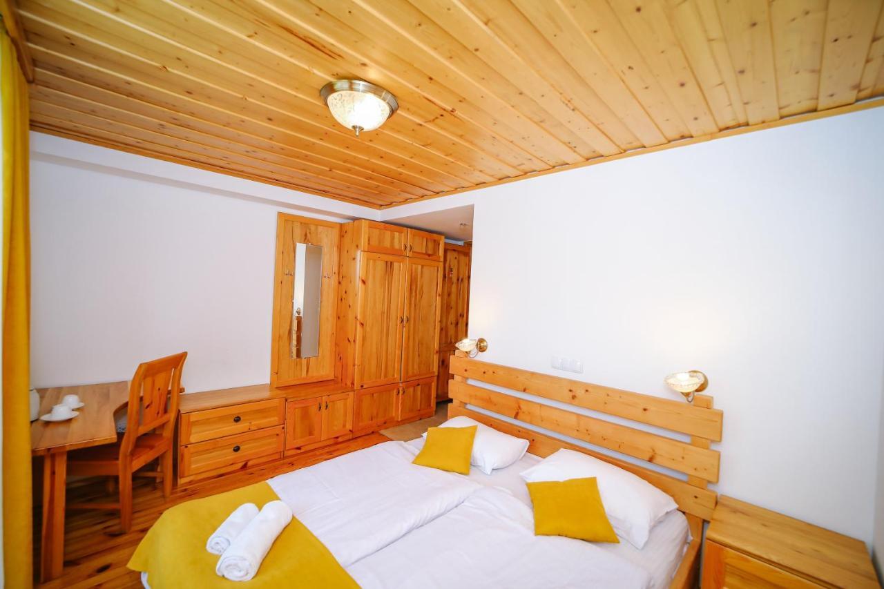 Alpenhaus Kazbegi Hotel & Restaurant Dış mekan fotoğraf