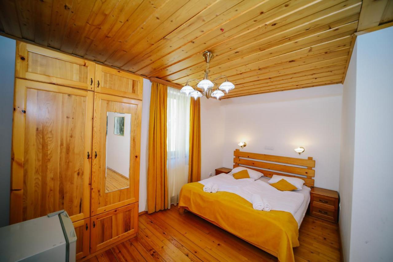 Alpenhaus Kazbegi Hotel & Restaurant Dış mekan fotoğraf