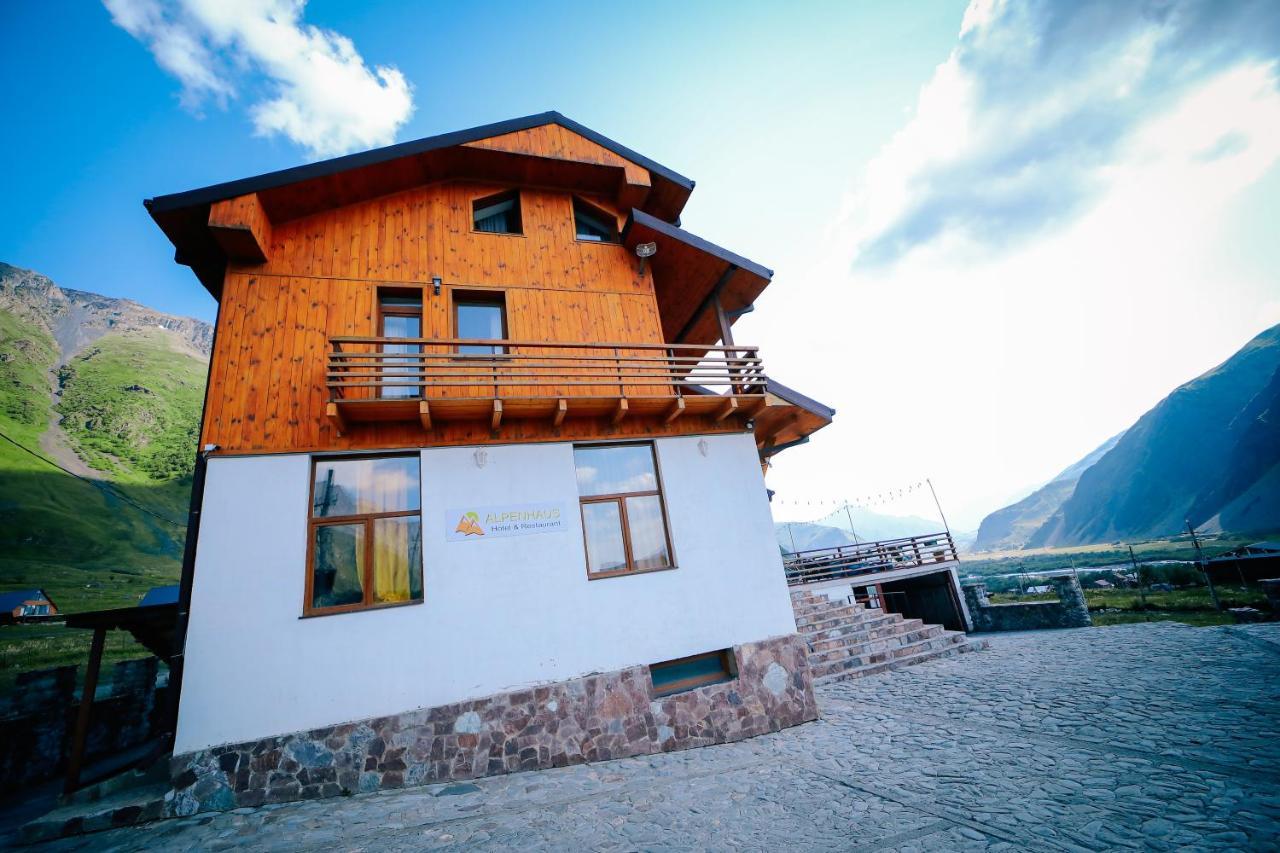 Alpenhaus Kazbegi Hotel & Restaurant Dış mekan fotoğraf