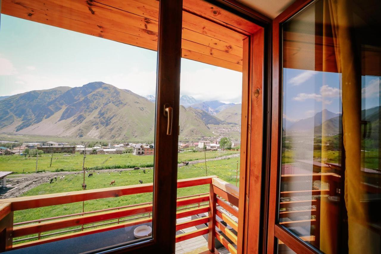 Alpenhaus Kazbegi Hotel & Restaurant Dış mekan fotoğraf