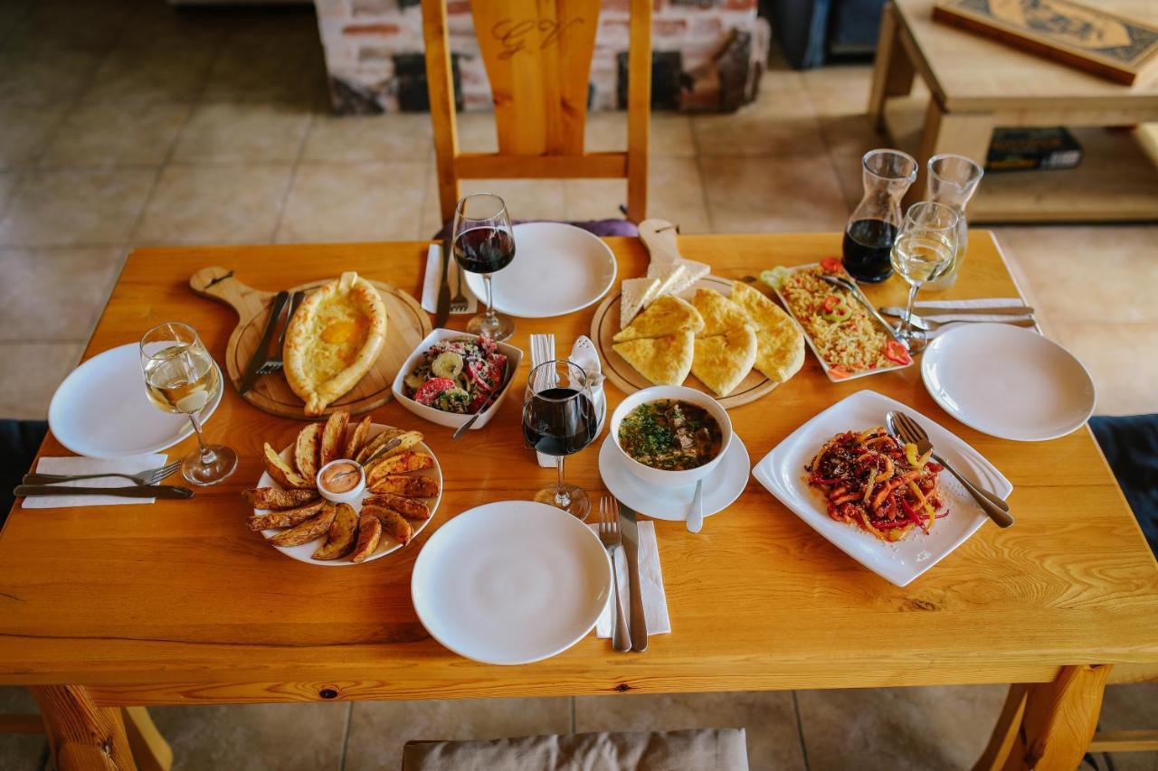 Alpenhaus Kazbegi Hotel & Restaurant Dış mekan fotoğraf